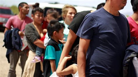 Unos 6,000 migrantes de una veintena de nacionalidades avanzan ante visita de EEUU a México